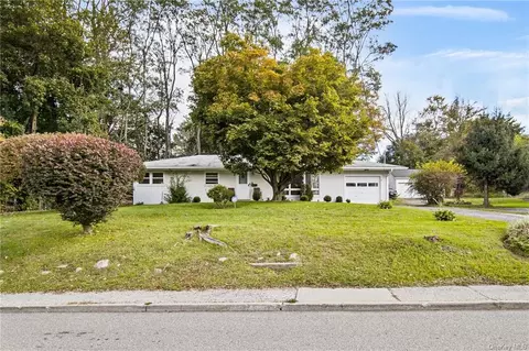 14 Oak St, Southeast, NY 10509