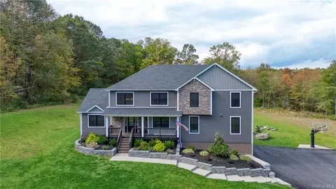 239 Seaman Rd, Wallkill, NY 10919