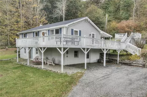 3 Reservoir Rd, North East, NY 12546