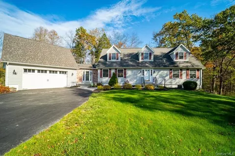 105 York Rd S, Wallkill, NY 12721