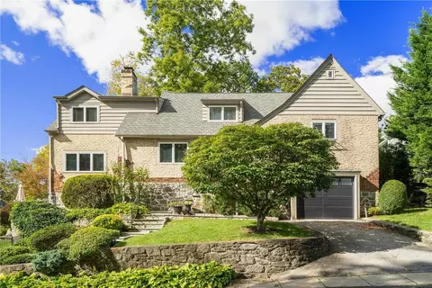 15 Little Farms Rd, Larchmont, NY 10538