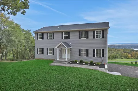 9 Cameron Ct, Marlboro, NY 12542