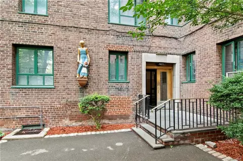 1505 Metropolitan Ave #6G, Bronx, NY 10462