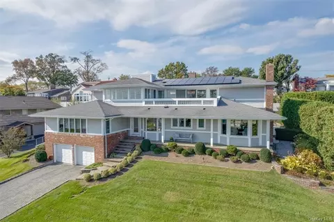 92 Kensington Oval, New Rochelle, NY 10805