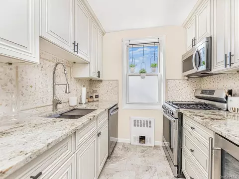 679 Warburton Ave #4R, Yonkers, NY 10701