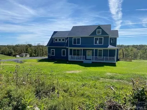 136 Pine Grove Rd, Mount Hope, NY 10940