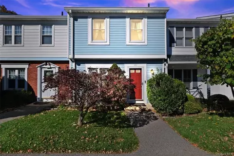 103 Williamsburg Dr, Mahopac, NY 10541