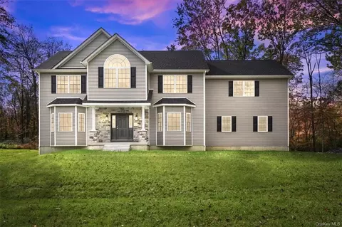 112 Elise Dr, Wallkill, NY 10941