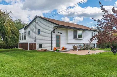 16 Sulky Dr, Newburgh, NY 12550
