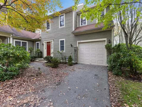 2805 Canterbury Way, Mount Kisco, NY 10549