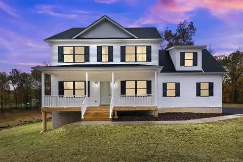 108 Elise Dr, Wallkill, NY 10941