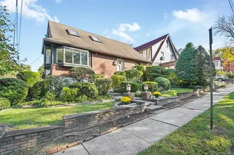 55 W Devonia Ave, Mount Vernon, NY 10552