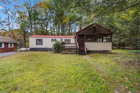 8 Beach Rd, Lumberland, NY 12737