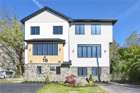 15 King Ter #211, Ramapo, NY 10977