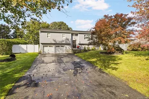 49 Oxford Ln, Harriman, NY 10926