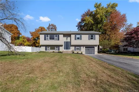 5 Roman Acres Dr, Haverstraw, NY 10923