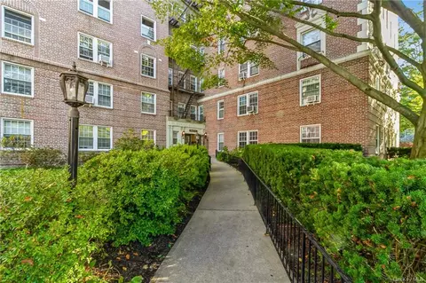 300 S Broadway #3 J, Greenburgh, NY 10591