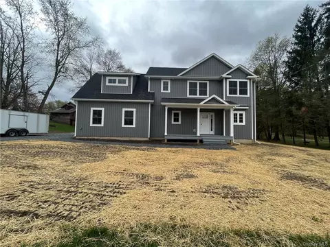 152 Pine Grove Rd, Mount Hope, NY 10940