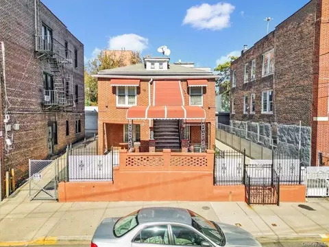 757 213th St, New York, NY 10467