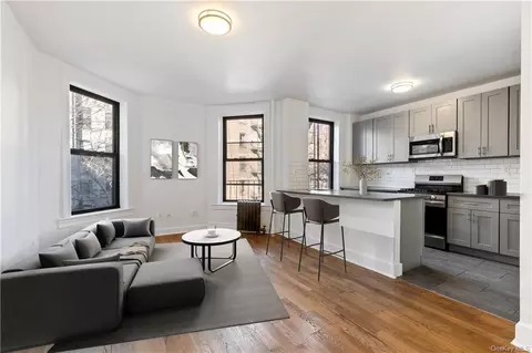 307 162nd St, New York, NY 10451