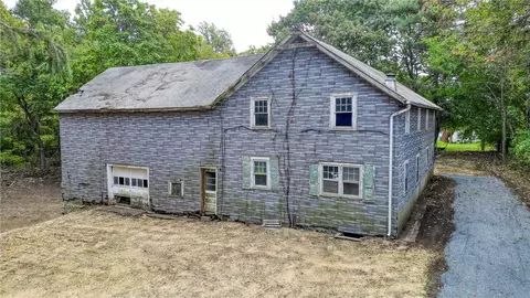 63 Cricchio Dr, Marlboro, NY 12542