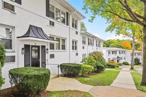 99 Avon Cir #D, Rye, NY 10573