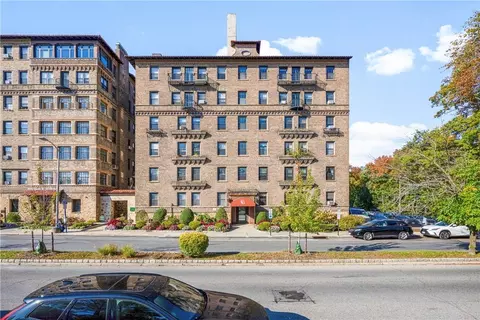 14 N Chatsworth Ave #6M, Larchmont, NY 10538