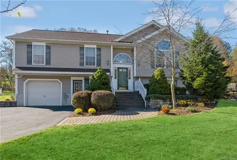 26 Gordon Ter, Warwick, NY 10990