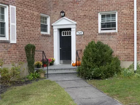 749 N Broadway #3C, Greenburgh, NY 10706