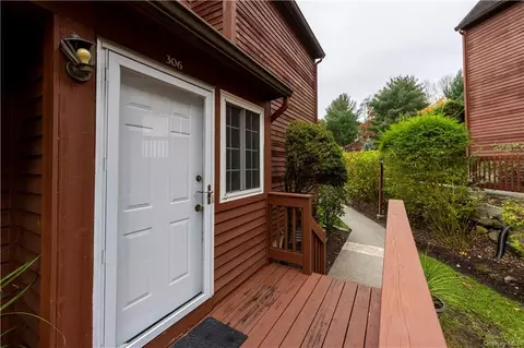 306 Driftway Ln, Southeast, NY 10509