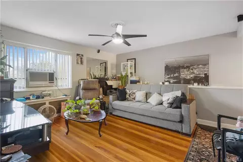 224-41 Manor Rd #B26-11, New York, NY 11427