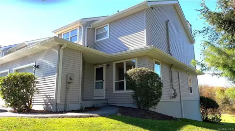 101 Woodsbrook Dr, Carmel, NY 10541