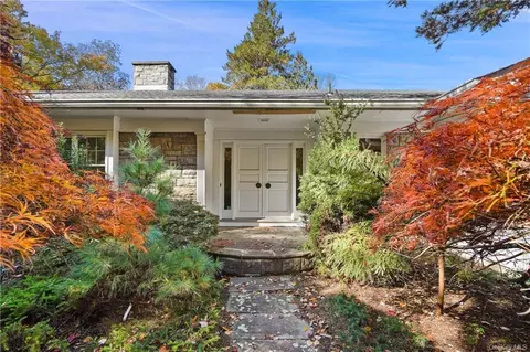 357 Crow Hill Rd, Mount Kisco, NY 10549