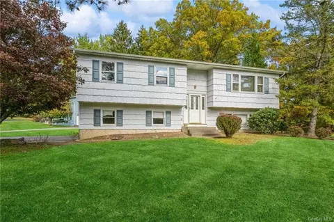 2 Kathleen Ct, Ramapo, NY 10901
