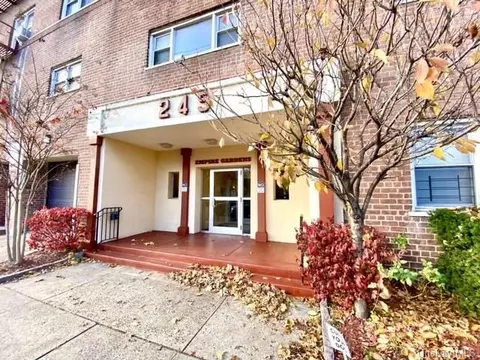 245 Bronx River Rd #5A, Yonkers, NY 10704