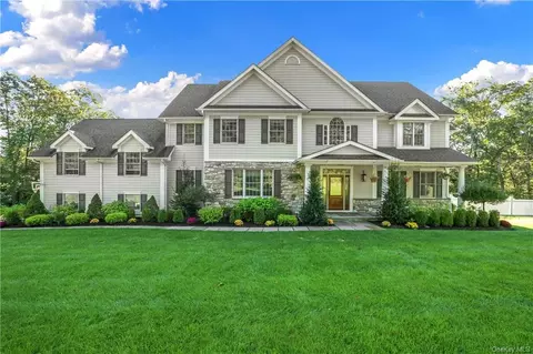 16 Laura Ln, Katonah, NY 10536
