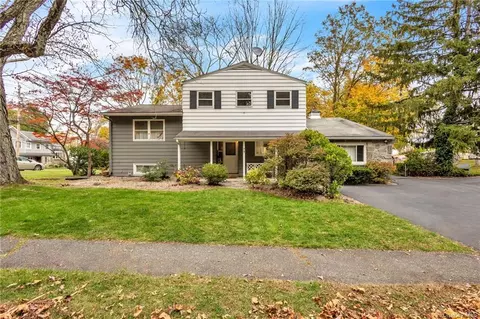 71 Parkway Dr S, Orangetown, NY 10962
