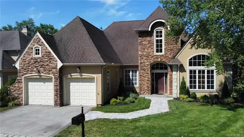 1 Copper Beech Cir, New Rochelle, NY 10804