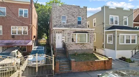 826 E 221st St, Bronx, NY 10467