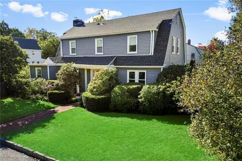72 Chester Pl, Larchmont, NY 10538