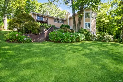 28 Flag Hill Rd, Mount Pleasant, NY 10514