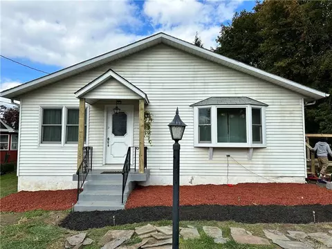 6 Spruce Ln, Beekman, NY 12533