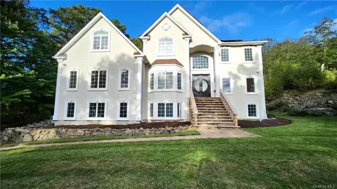 1 High Mountain Rd, Pomona, NY 10970