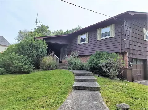 2 Charlotte Dr, Ramapo, NY 10977