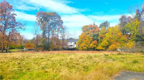 114 E Willow Tree Rd, Ramapo, NY 10977