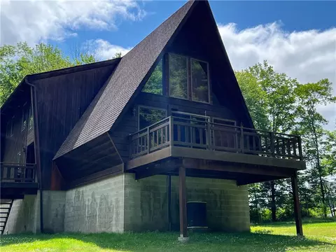 36 Cooper Rd, Shawangunk, NY 12566