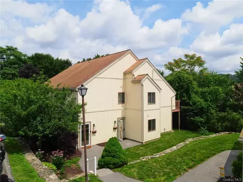 18 Cromwell Pl #A, Yorktown, NY 10547