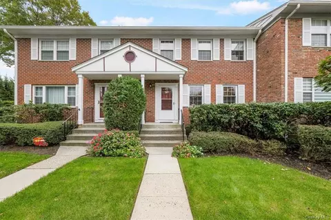 402 Pawnee Ct, Ramapo, NY 10901