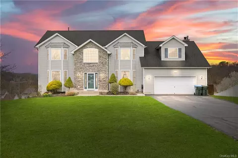 33 Grand View Ter, Chester, NY 10918