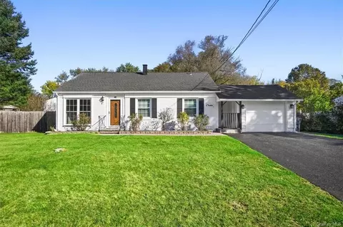 12 Spring Rock Rd, New Windsor, NY 12553